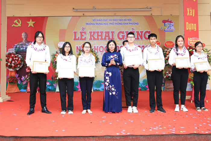 Hơn 2,2 triệu học sinh Thủ đô háo hức đến trường khai giảng năm học mới